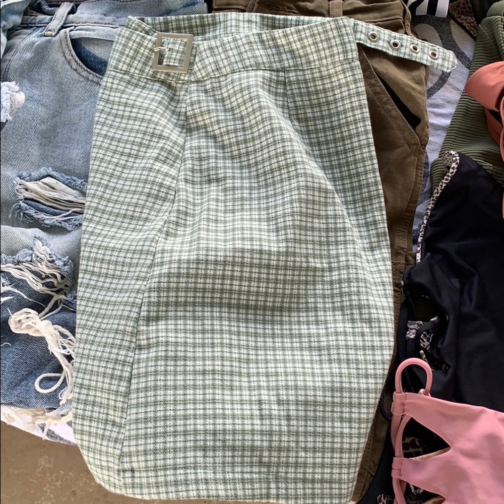 Brandy Melville green plaid wrap skirt 💚